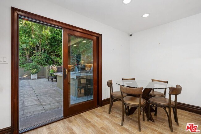 Building Photo - 2108 San Ysidro Dr