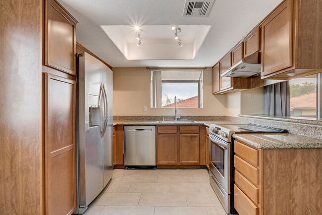 Building Photo - 2BED/2Bath Condo