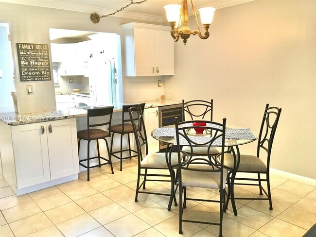 Building Photo - 9410 N Hollybrook Lake Drive 103, Pembroke...