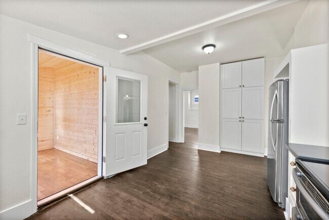 Building Photo - Spacious 3-Bed Tacoma Home w/ Office, A/C,...