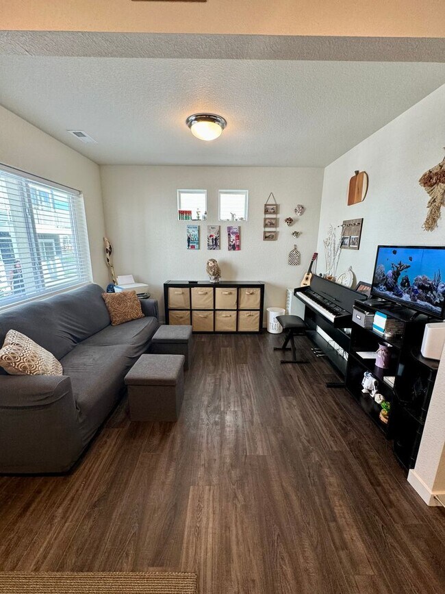 Building Photo - Like New 3 bedroom home in Banning Lewis
