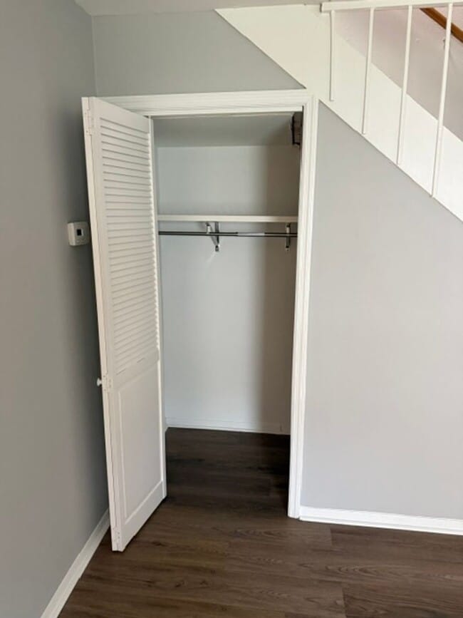 Building Photo - Two Bedroom One and a Half bath