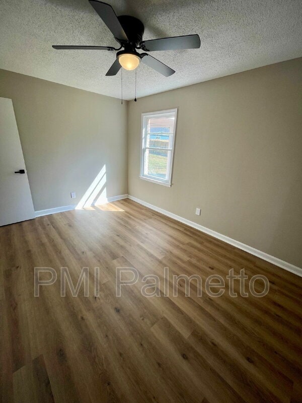 Building Photo - 3730 Hickory St