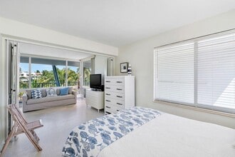 Building Photo - 1221 Hillsboro Mile