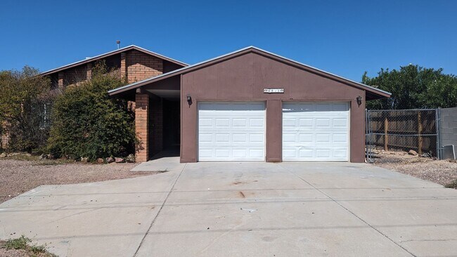 Building Photo - 6801 N Camino De La Tierra