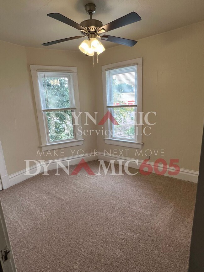 Building Photo - 3BR/1BA Single Family House For Rent