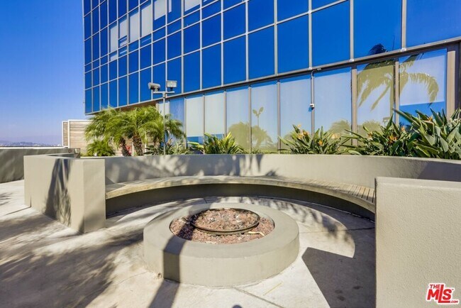 Building Photo - 1100 Wilshire Blvd