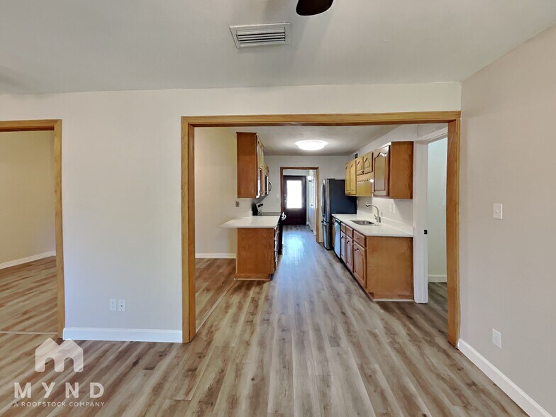 Building Photo - 521 Magnolia Dr