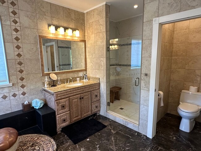Building Photo - Luxury Living at the Edge of S. Kihei Bordering Wailea!