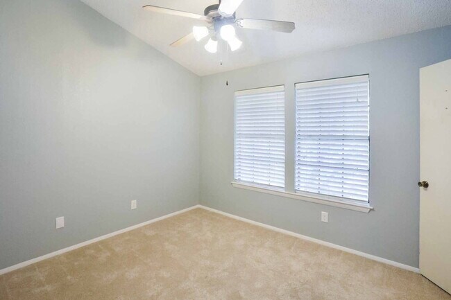 Building Photo - 1411 Gracy Farms Ln