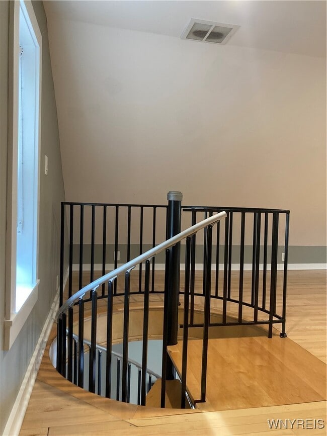 Building Photo - 62 Tracy St