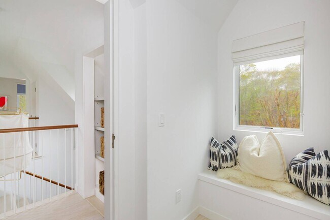 Building Photo - 92 Scrimshaw Ln