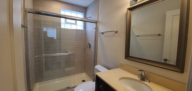 Building Photo - 4138 W Barry Ave