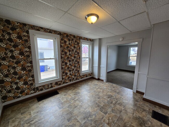 Building Photo - 1017 19th St SE