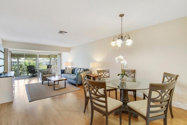 Building Photo - 2730 SW 13th St