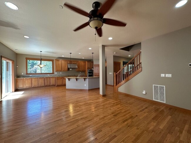 Building Photo - 1961 Nelson St