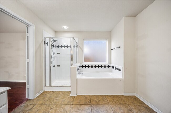 Building Photo - 15410 Redbud Dale Ct