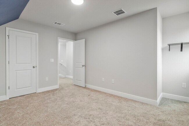 Building Photo - 5402 Parkside Dr
