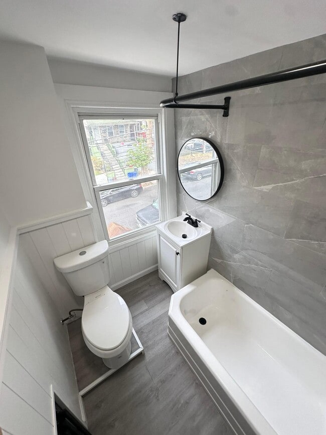 Building Photo - 109 S 7th Ave