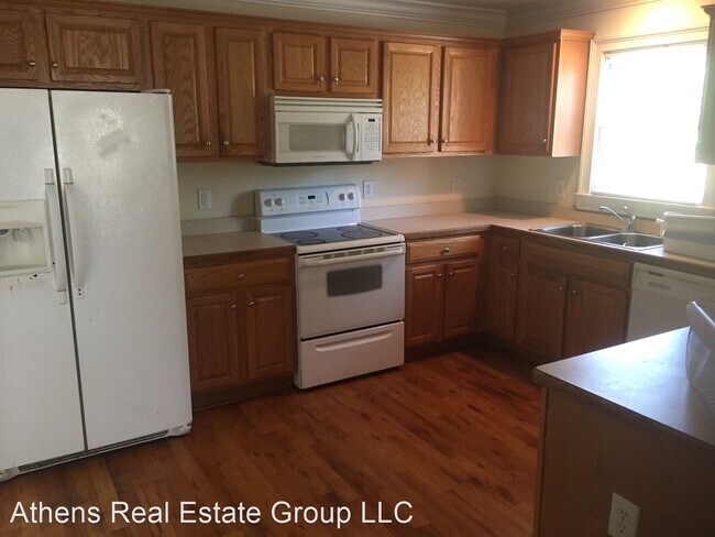 Building Photo - 5 br, 3 bath House - 170 Mandy Drive