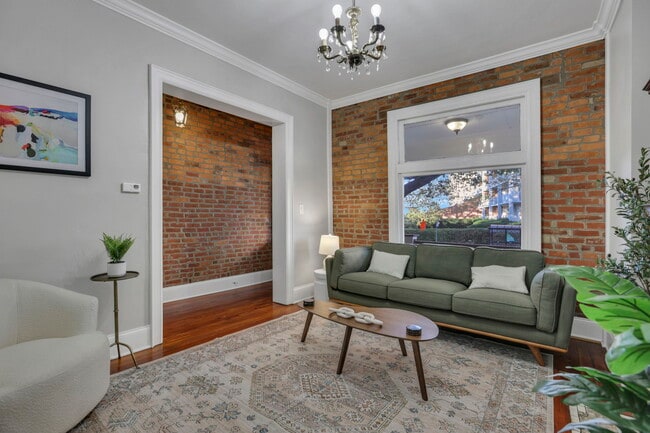 Building Photo - 634 Neil Ave