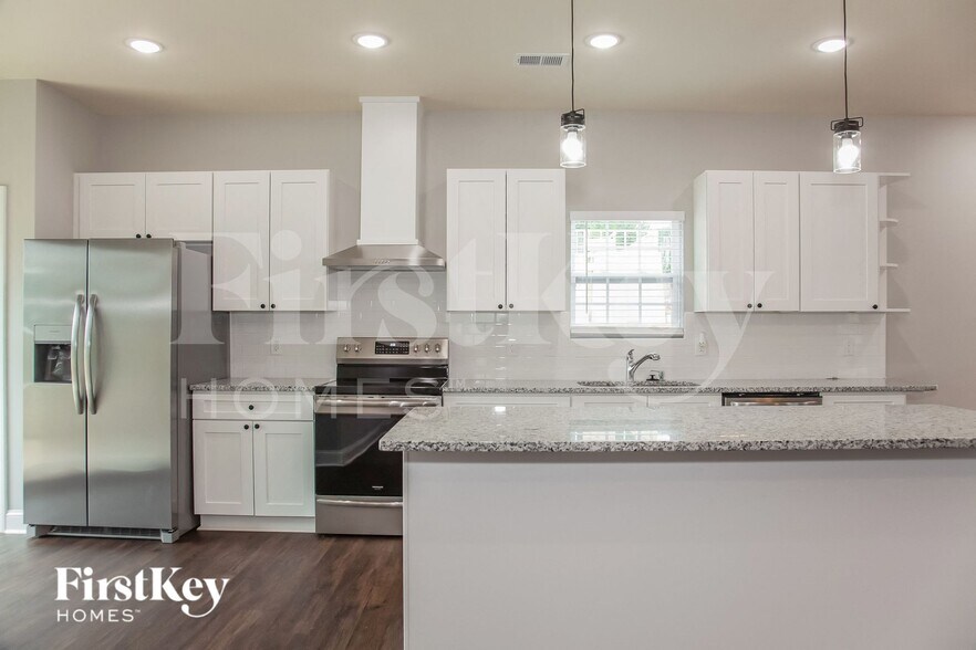 Building Photo - 5039 Tuckaseegee Rd