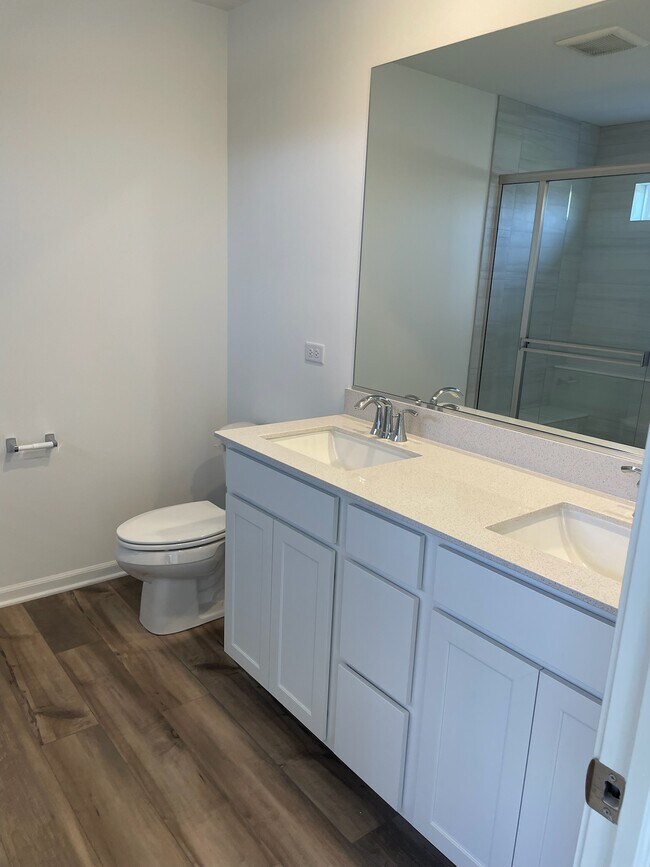 Building Photo - 337 Red Oak Cir