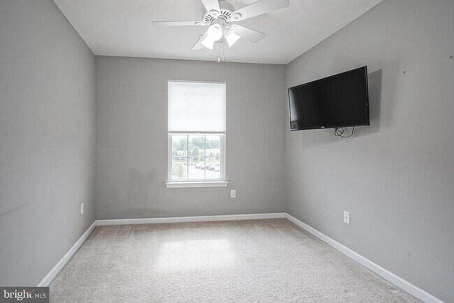 Building Photo - 1048 Regency Pl