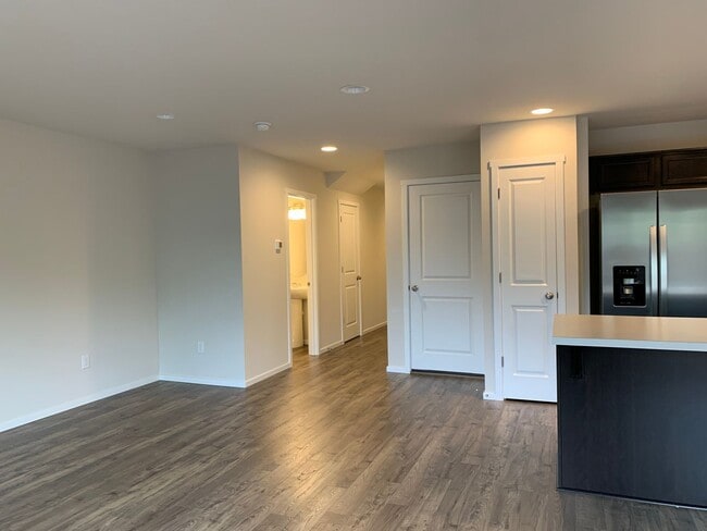 Building Photo - Brand New Home in Brand New Community! Gre...