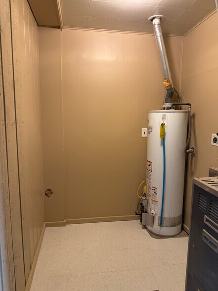 Building Photo - 713 S Billings Blvd