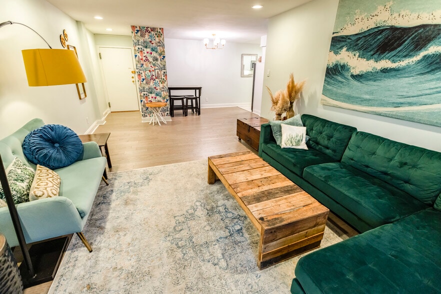 Building Photo - 575 Thayer Ave