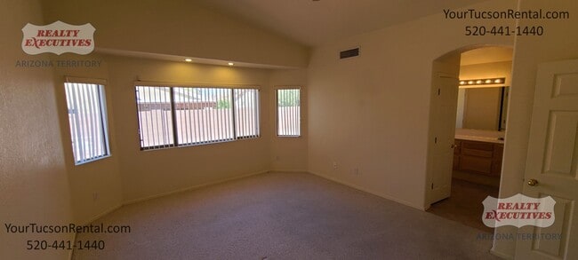 Building Photo - Starr Pass Shadows 4 bedrooms and 2 bathrooms