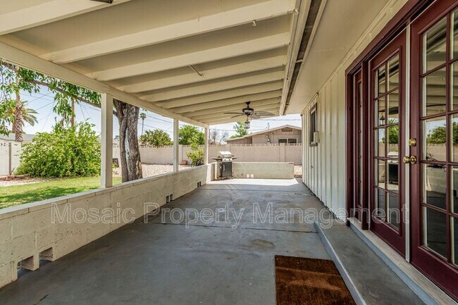 Building Photo - 104 E La Jolla Dr