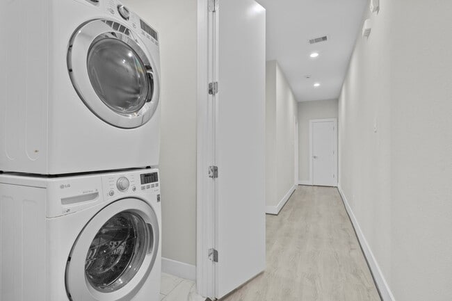 Building Photo - 861 Prosper St