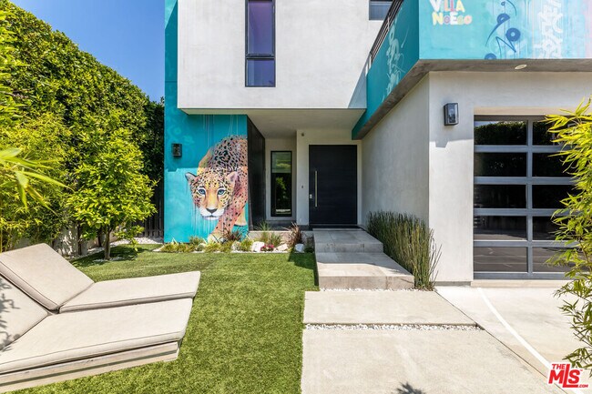 Building Photo - 1540 N Curson Ave