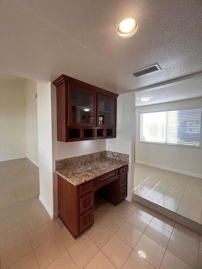 Building Photo - Camarillo - Single story, four bedroom, two bathroom home