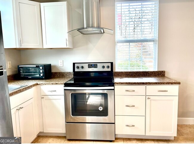 Building Photo - 4236 E Cherokee Dr