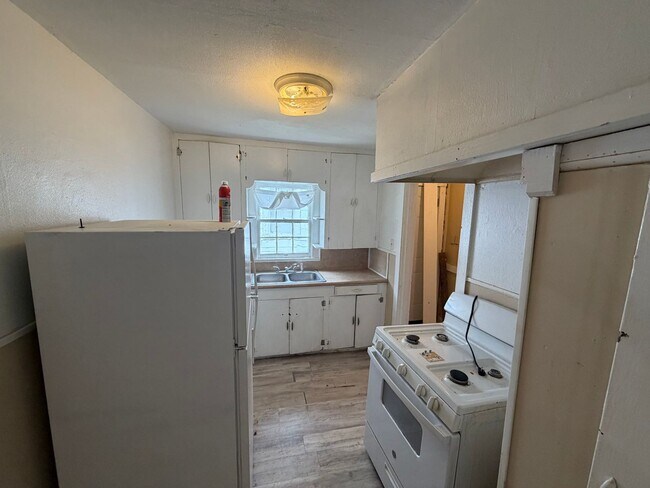 Building Photo - Beautiful 2 Bedroom home in Queensborough