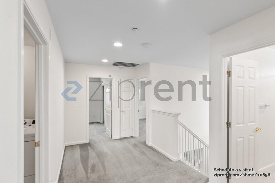 Building Photo - Unit