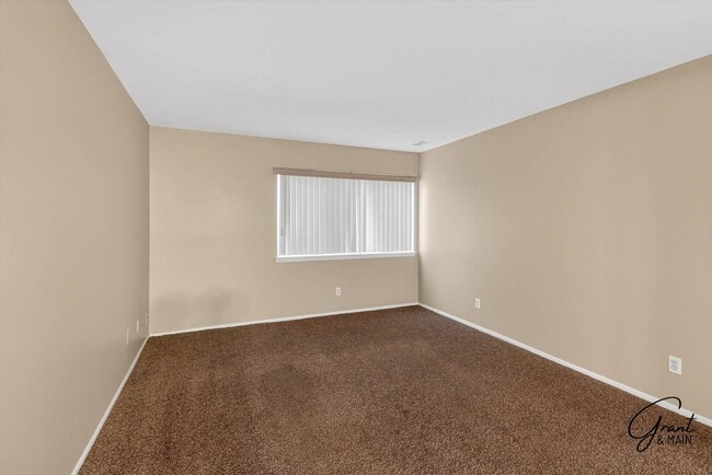 Building Photo - 8180 Crestview Dr