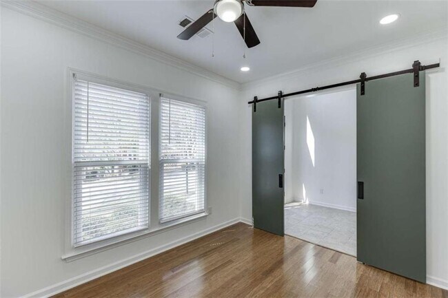 Building Photo - 1840 Oak Tree Hollow