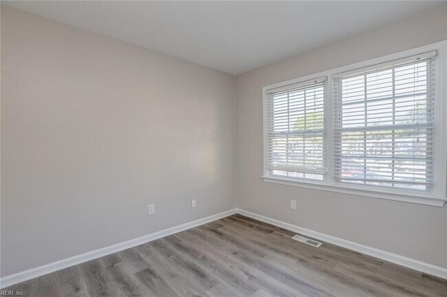 Building Photo - 4755 Old Hickory Rd