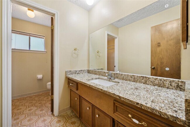 Building Photo - 1834 Clover Spring Dr