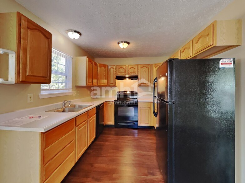 Building Photo - 1610 Winding Creek Trl