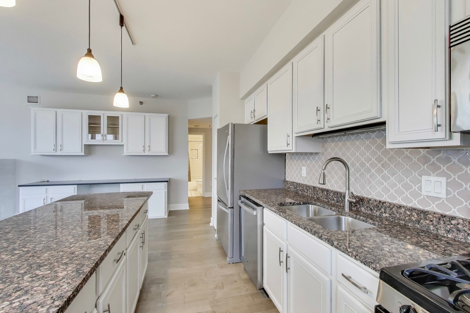 Building Photo - 5 E 14th Pl