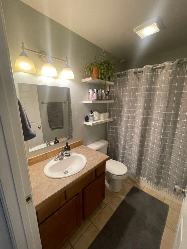 Building Photo - Pet Friendly UNFURNISHED LONG TERM Kalispe...