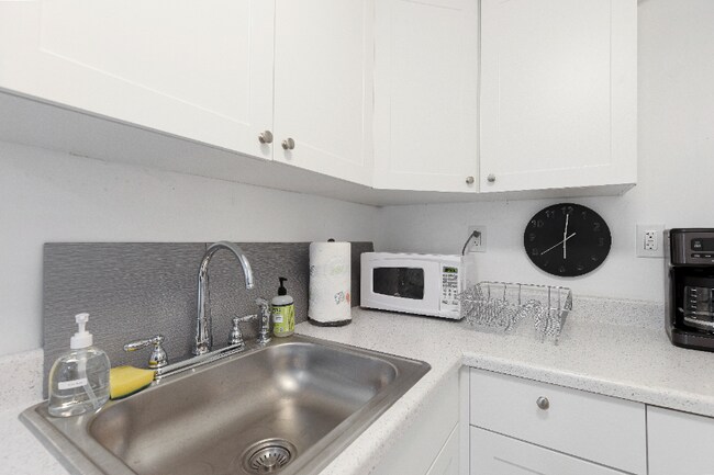 Building Photo - 2918 N 58th Ave