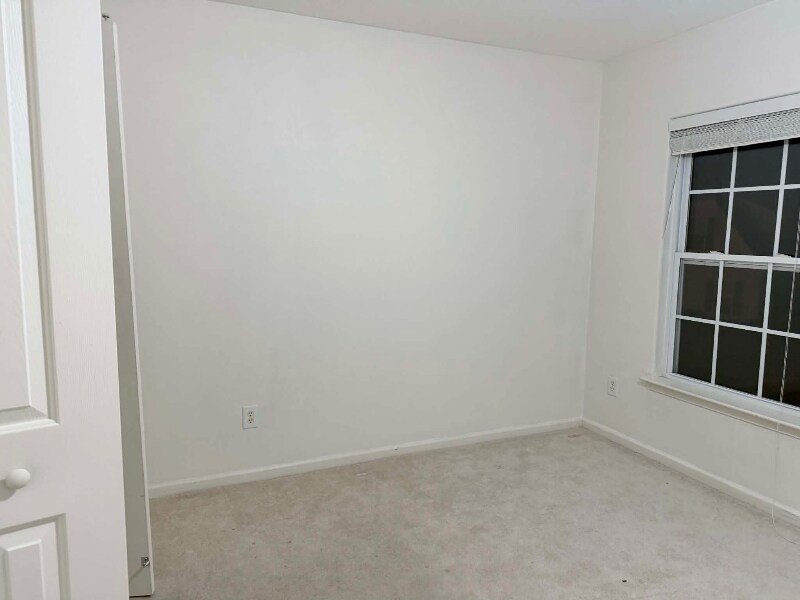 Building Photo - 5425 Port Royal Dr