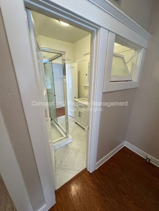 Building Photo - 1144 E Appleton St