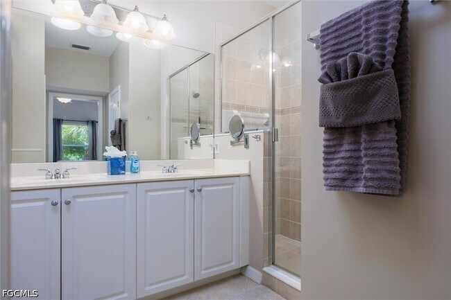 Building Photo - 3240 Cottonwood Bend